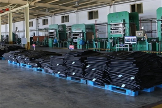 鑫龍叉車裝載機實心輪胎，標準件現貨供應，特殊需求定制服務