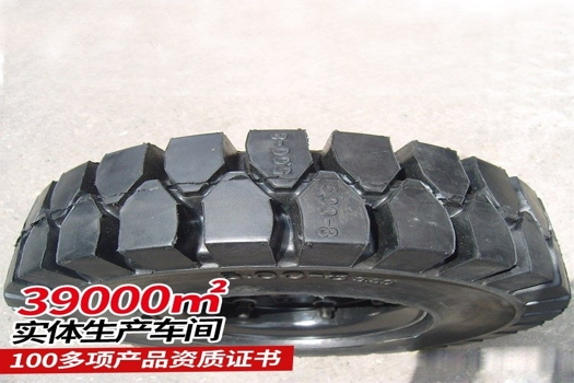 23.5-25裝載機輪胎，卓越運行穩定性，免充氣設計，低膨脹系數