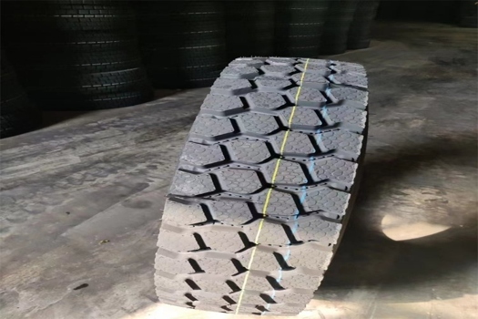 強力耐磨，安全承載——12.00R20 13R22.5載重鋼絲輪胎