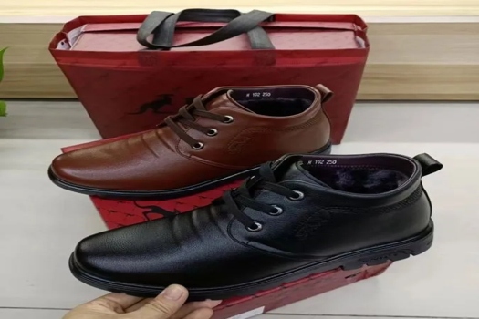 男士圓頭皮鞋力志鞋行，加厚鞋底抗寒設計，提升地面阻力