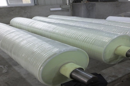 微波機(jī)膠輥整體包膠防水不生銹，橡膠擠水輥定制服務(wù)