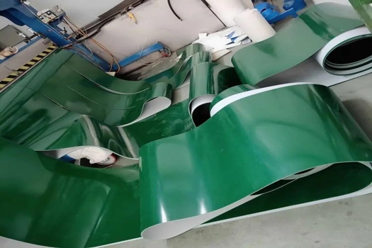 PVC擋板輸送帶供應，可靠耐油，果蔬專用提升效率