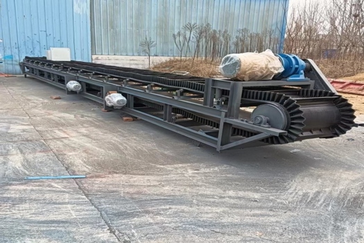 盈利PVC橡膠爬坡傳動帶，大傾角輸送帶升級版