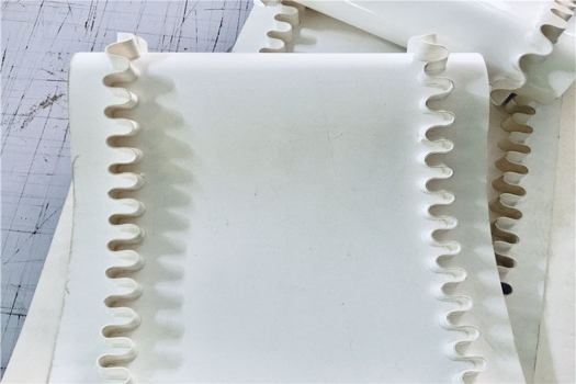 洛汐傳動(dòng)擋板裙邊輸送帶，綠色加導(dǎo)條PVC傳動(dòng)帶