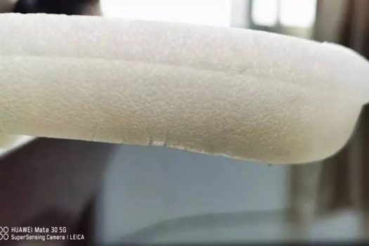 粗孔發泡鞋底超臨界科技，超彈透亮，手感軟糯蜂窩分布