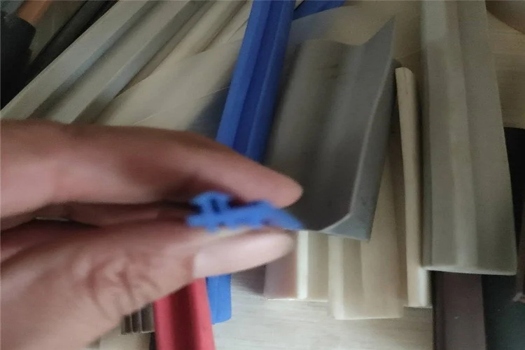 橡膠三元乙丙發(fā)泡硅膠條，專業(yè)供應高品質密封解決方案